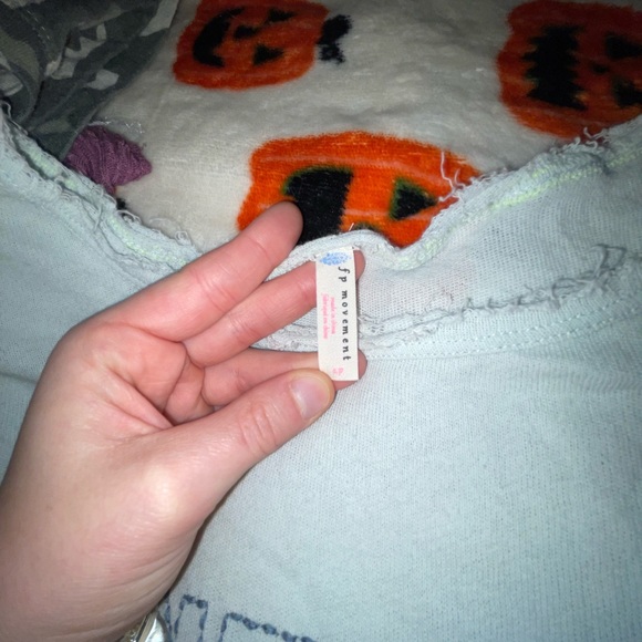 FP MOVEMENT TOP - Picture 3 of 4